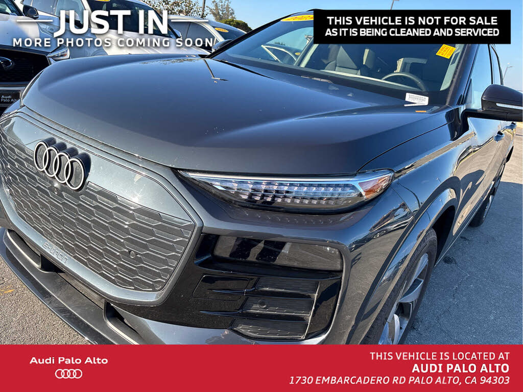 2025 Audi Q6 e-tron quattro Premium Plus