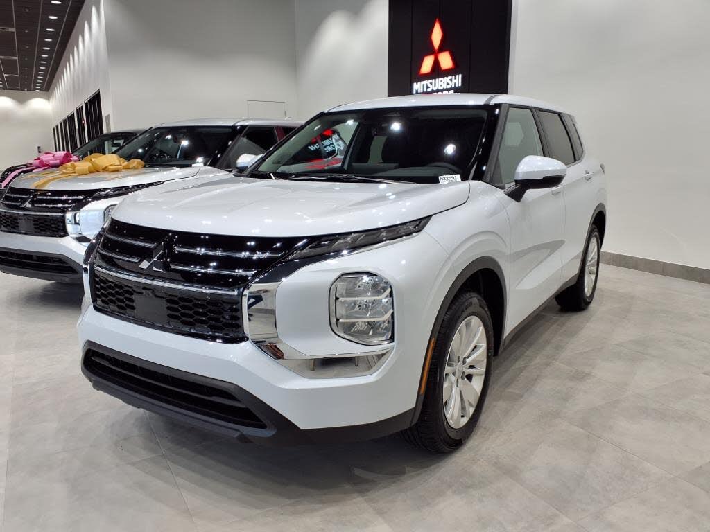 2025 Mitsubishi Outlander ES FWD