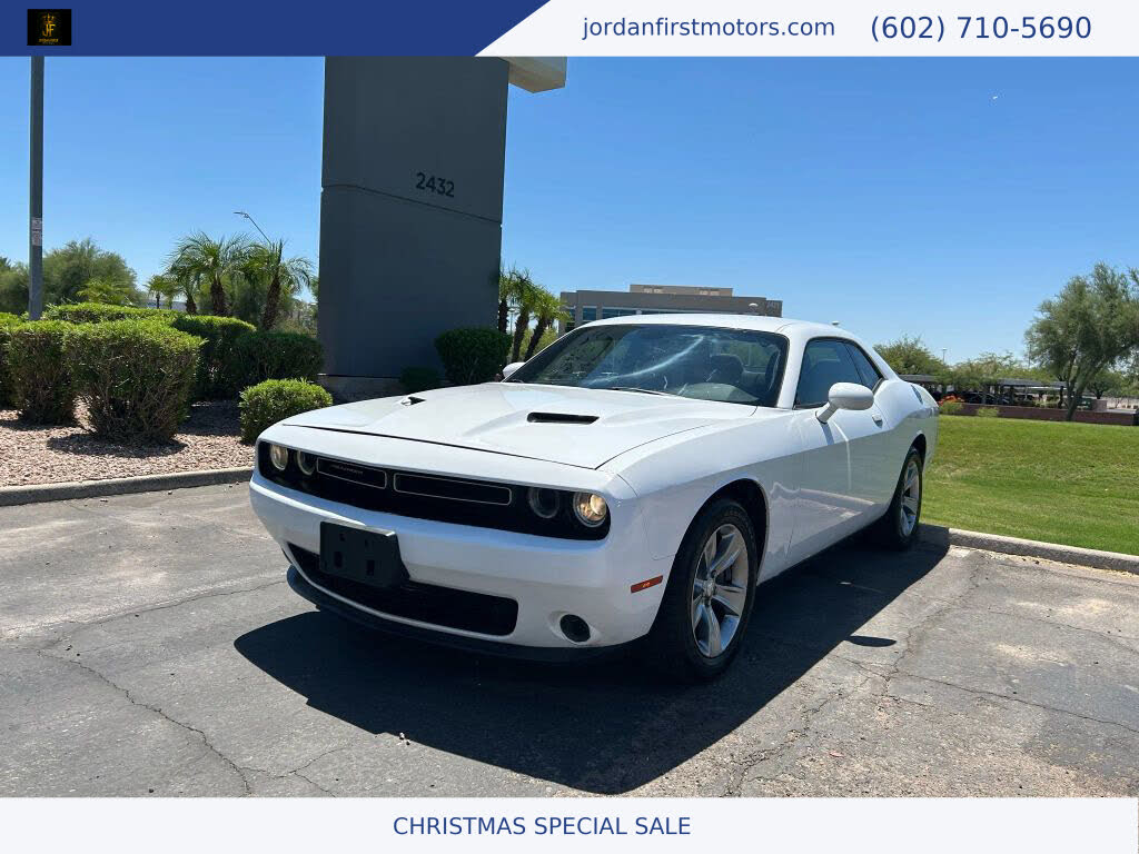 2015 Dodge Challenger SXT RWD
