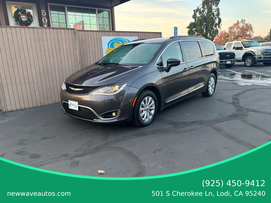 2017 Chrysler Pacifica Touring L FWD