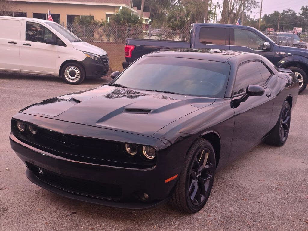 2019 Dodge Challenger SXT RWD