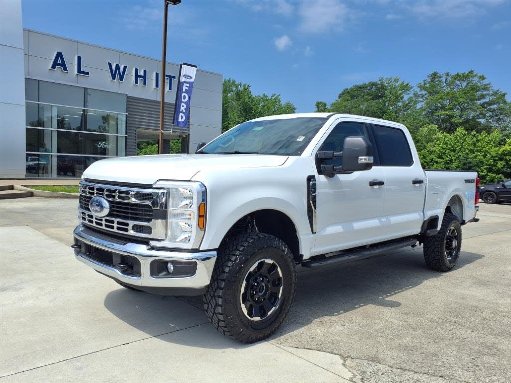 2025 Ford F-350 Super Duty XLT Crew Cab 4WD