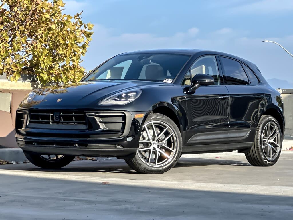 2026 Porsche Macan AWD