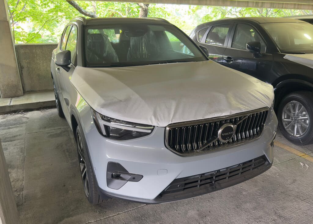 2025 Volvo XC40 B5 Ultra Bright Theme AWD