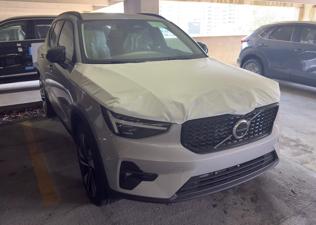 2025 Volvo XC40 B5 Ultra Dark Theme AWD