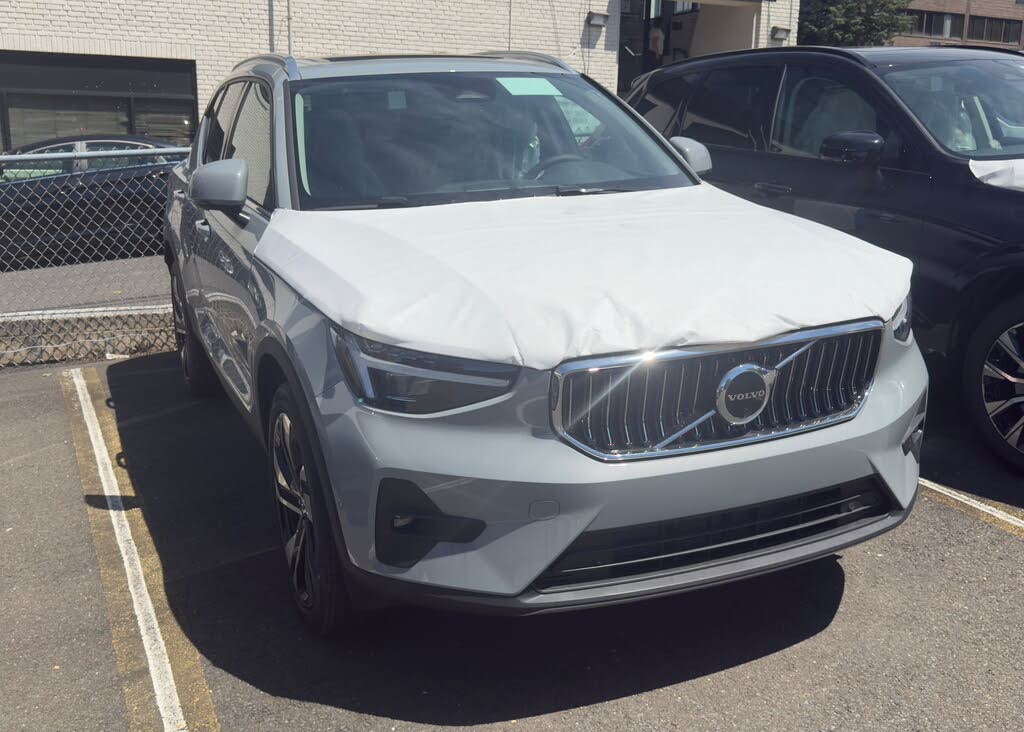 2025 Volvo XC40 B5 Ultra Bright Theme AWD