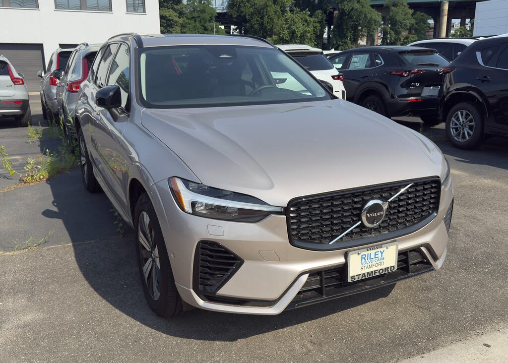 2025 Volvo XC60 Recharge T8 Plus Dark Theme eAWD