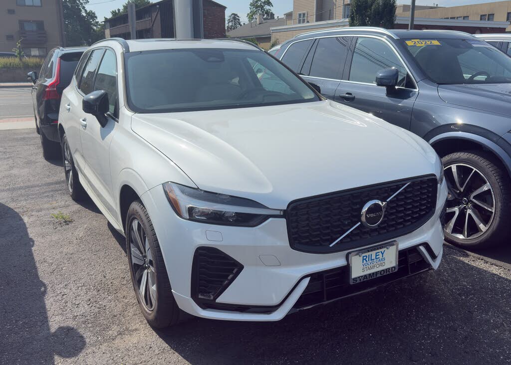 2025 Volvo XC60 Recharge T8 Core Dark Theme eAWD