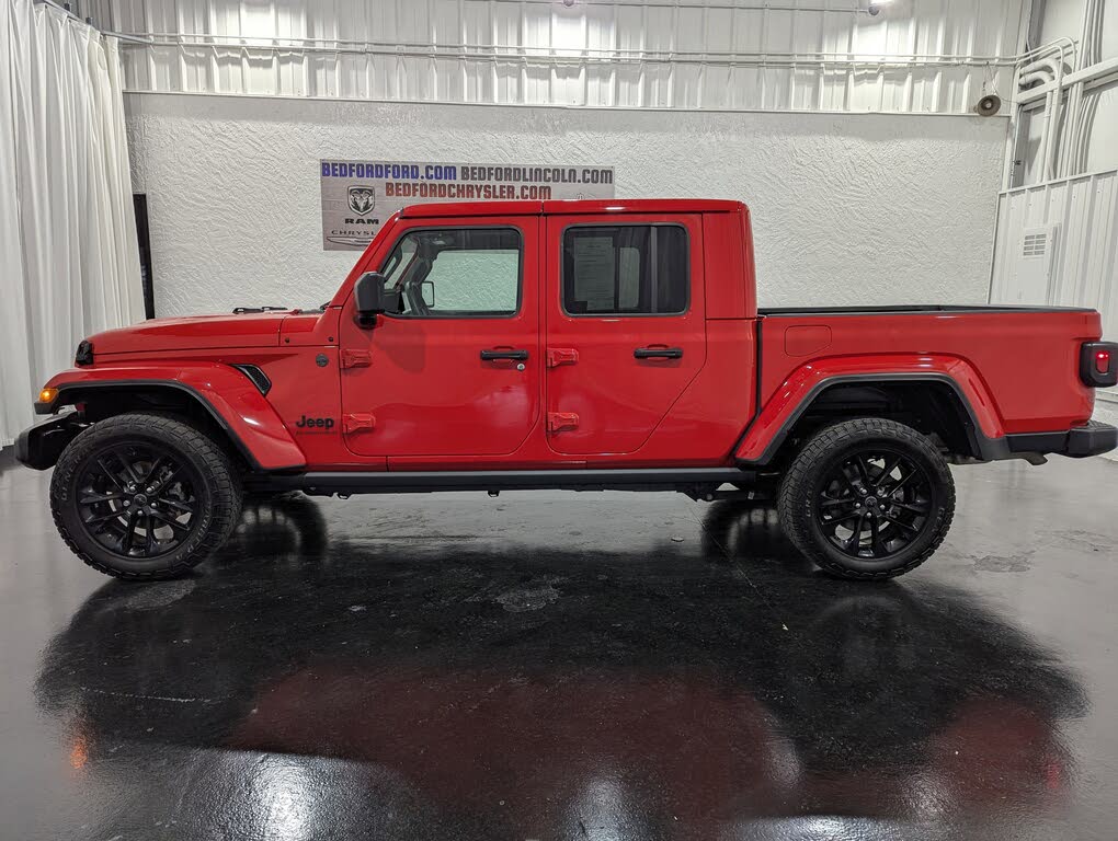 2024 Jeep Gladiator NightHawk Crew Cab 4WD