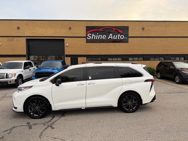 Toyota Sienna XSE 7-Passenger FWD 2024