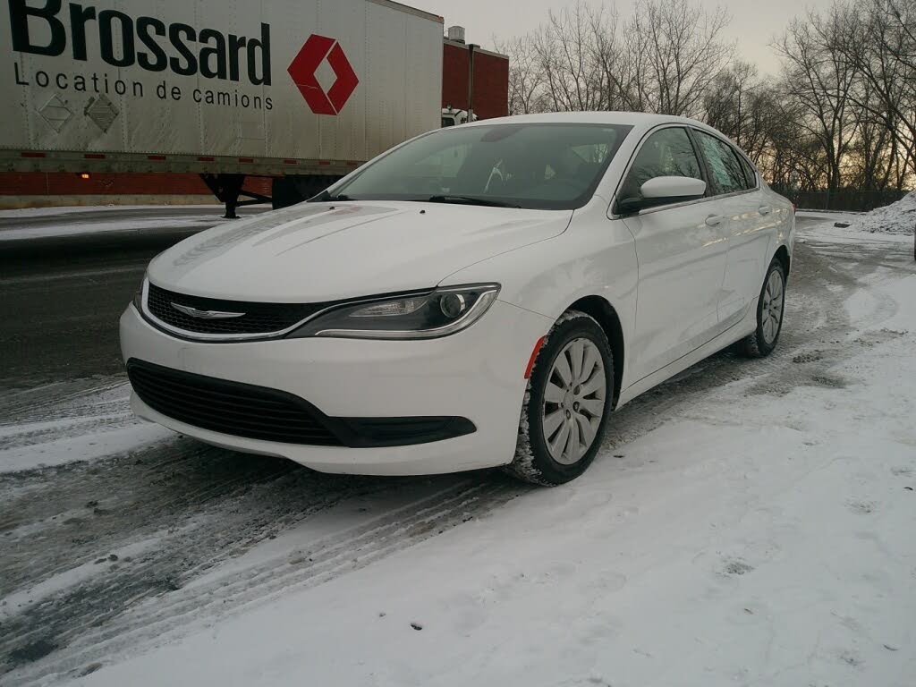 2016 Chrysler 200 LX Sedan FWD