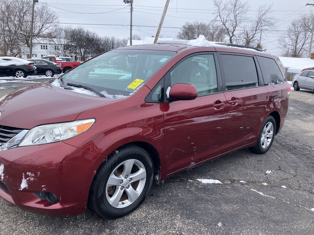 2014 Toyota Sienna LE 8-Passenger