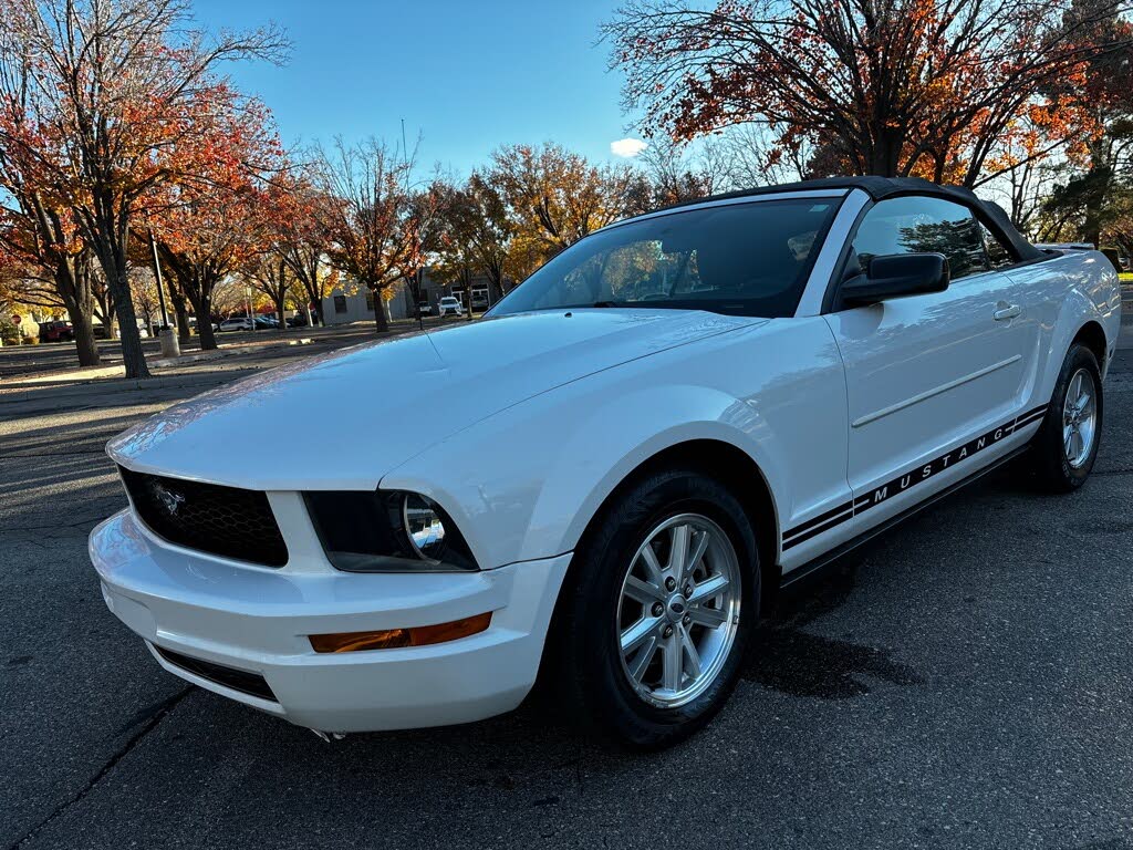 2007 Ford Mustang V6 Deluxe Convertible RWD