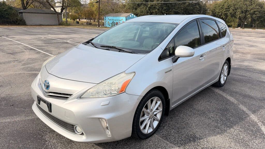 2014 Toyota Prius v Two FWD