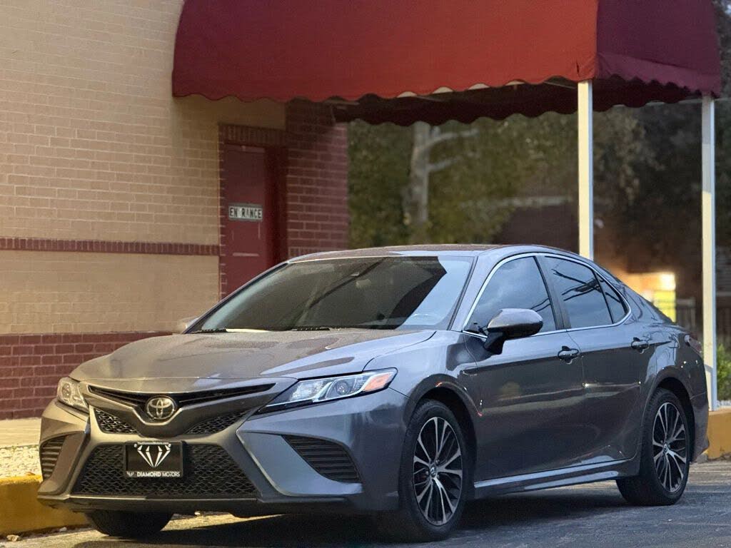 2020 Toyota Camry SE FWD