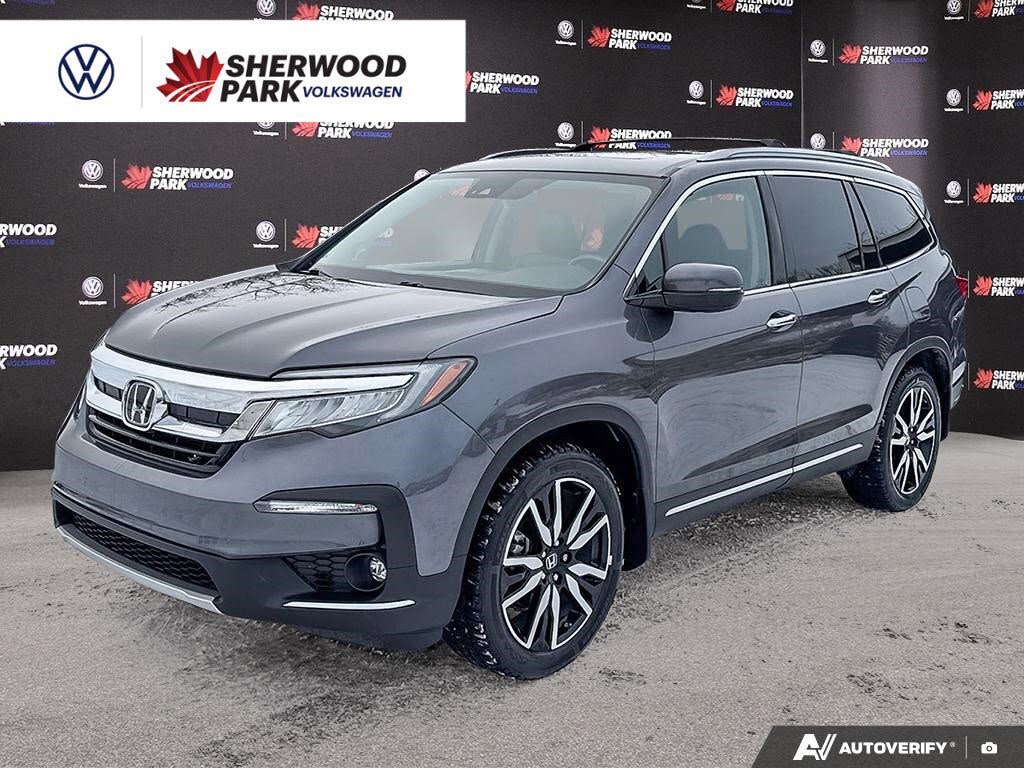 Honda Pilot Touring AWD with Rear Captain's Chairs 2022