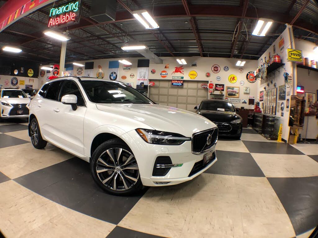 2022 Volvo XC60 B6 Momentum AWD