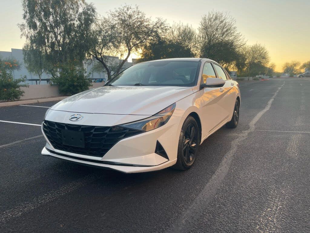 2023 Hyundai Elantra SEL FWD