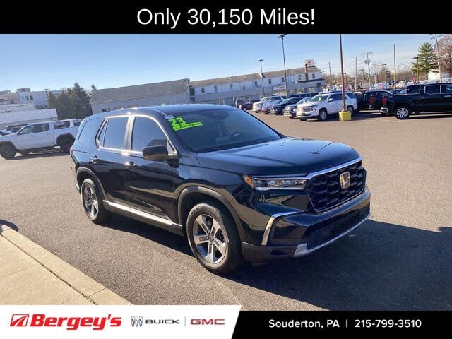 2023 Honda Pilot EX-L AWD with Captains Chairs