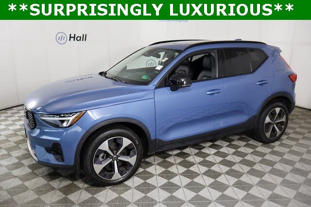 2023 Volvo XC40 B5 Plus Dark Theme AWD