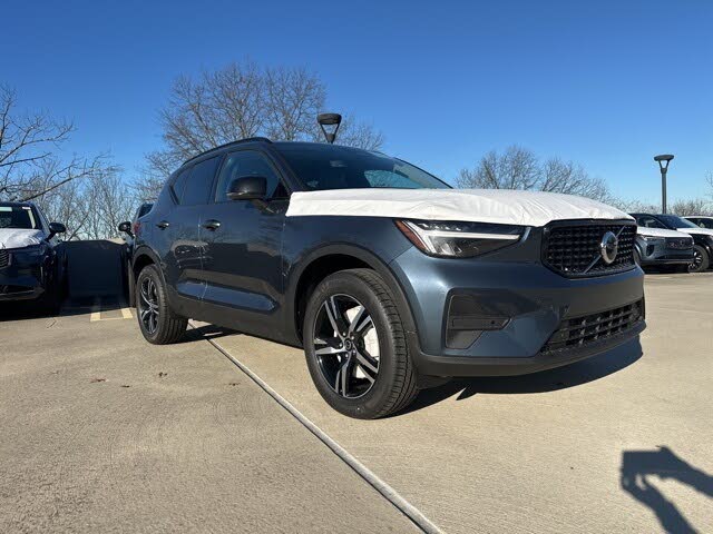2026 Volvo XC40 B5 Core AWD