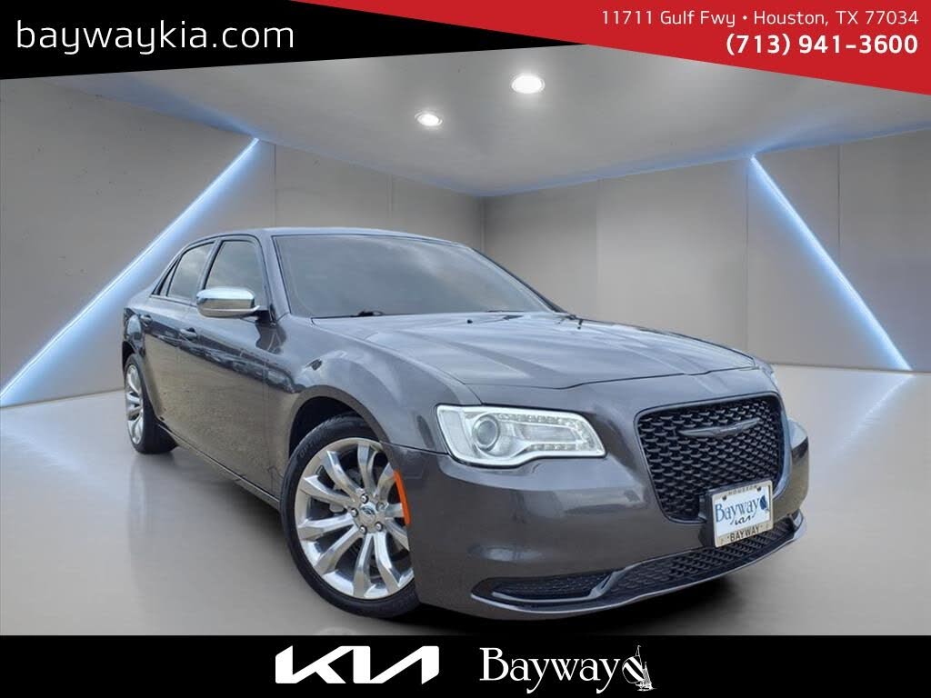 2023 Chrysler 300 Touring RWD