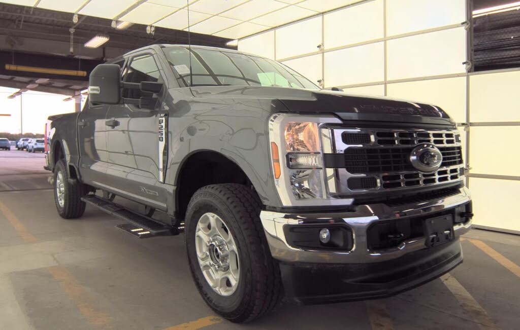 2025 Ford F-250 Super Duty XLT Crew Cab 4WD