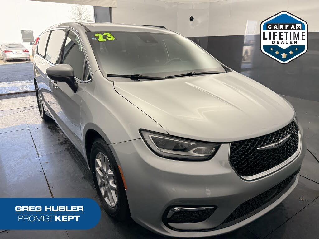 2023 Chrysler Pacifica Touring FWD