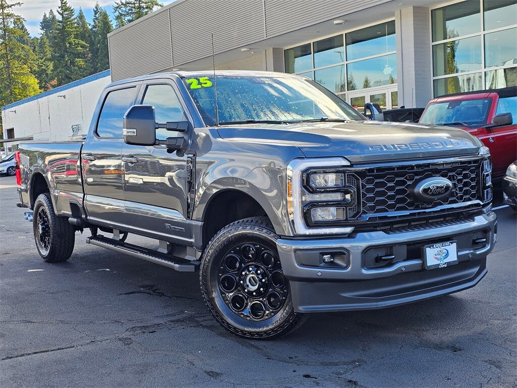 2025 Ford F-350 Super Duty Lariat Crew Cab 4WD