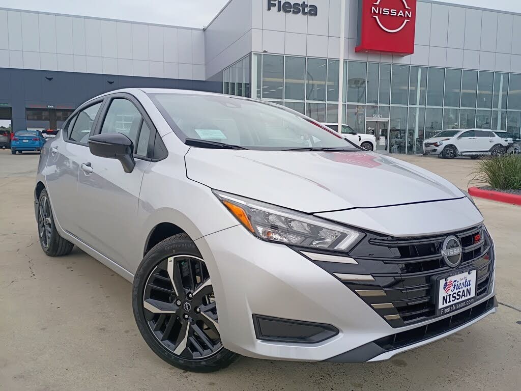 2025 Nissan Versa SR FWD