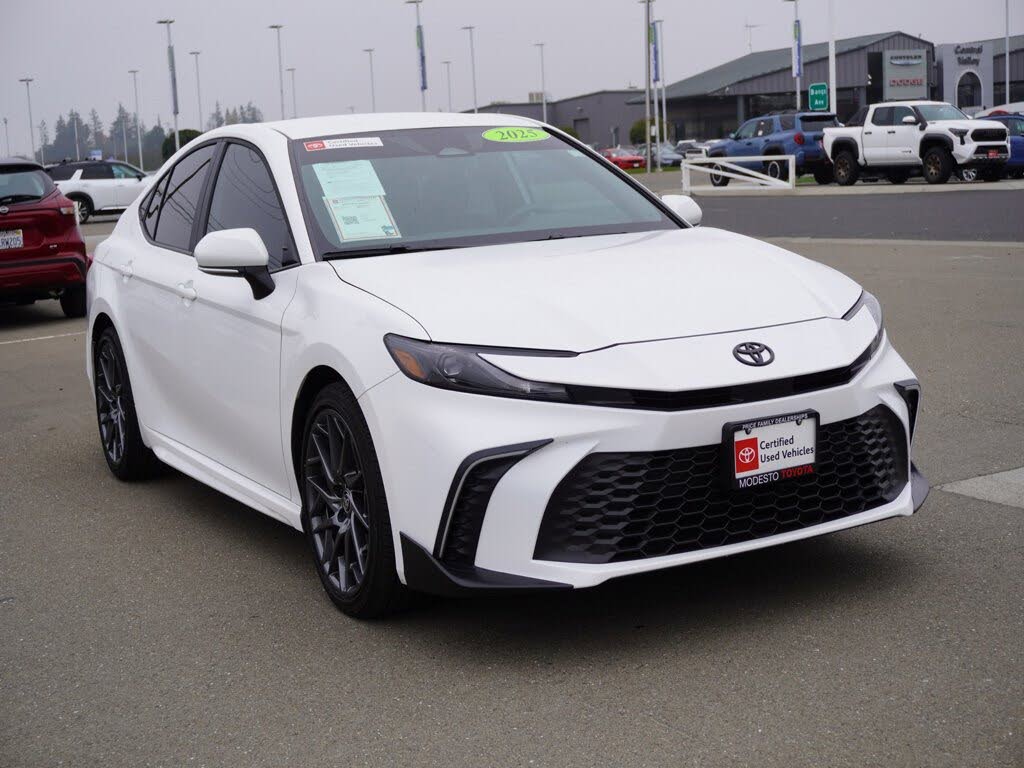 2025 Toyota Camry SE FWD