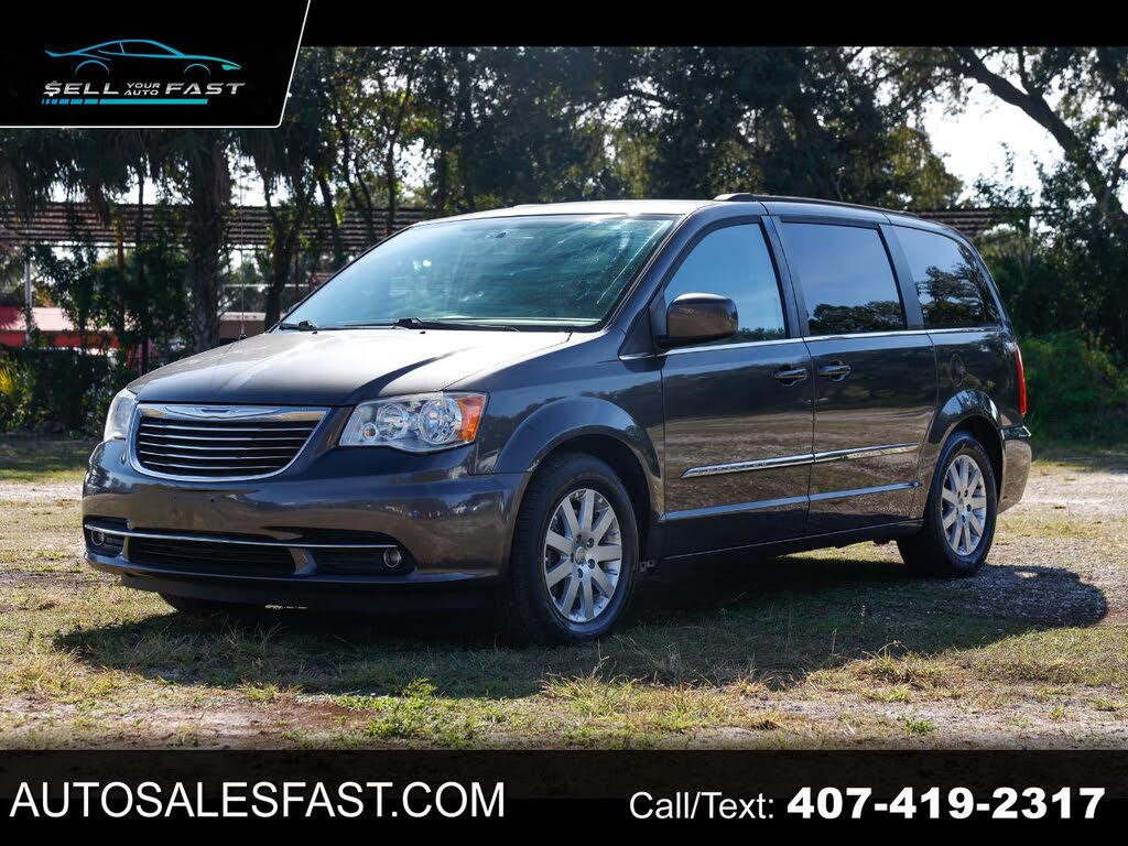2016 Chrysler Town & Country Touring FWD