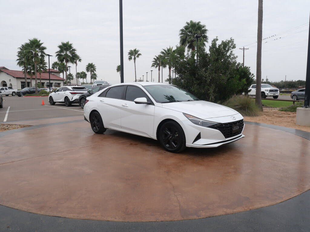 2022 Hyundai Elantra SEL FWD