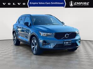 Volvo XC40 B5 Plus Dark Theme AWD