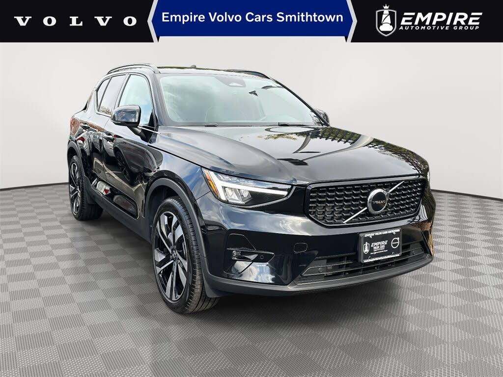 2023 Volvo XC40 B5 Plus Dark Theme AWD