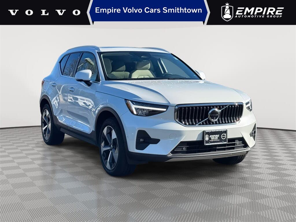 2024 Volvo XC40 B5 Plus Bright Theme AWD