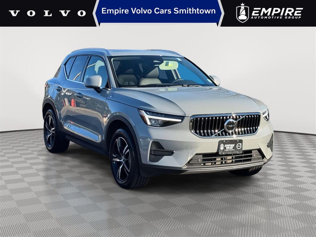 2025 Volvo XC40 B5 Core Bright Theme AWD
