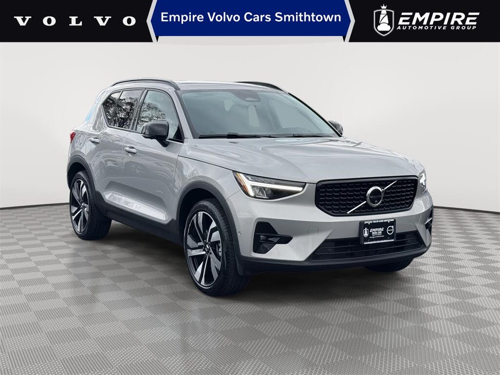 2025 Volvo XC40 B5 Plus Dark Theme AWD