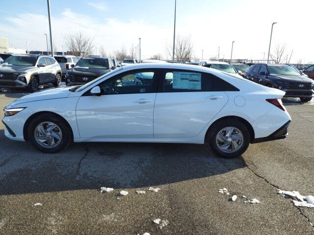 2026 Hyundai Elantra SE FWD