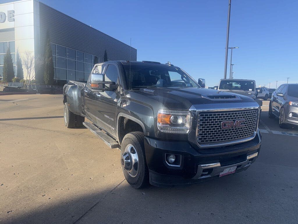 2017 GMC Sierra 3500HD Denali Crew Cab LB DRW 4WD