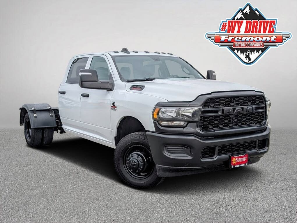 2024 RAM 3500 Chassis Tradesman Crew Cab LB DRW 4WD