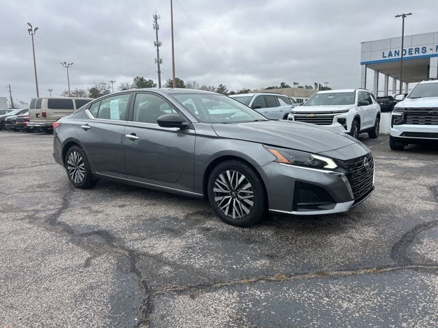 2024 Nissan Altima 2.5 SV FWD