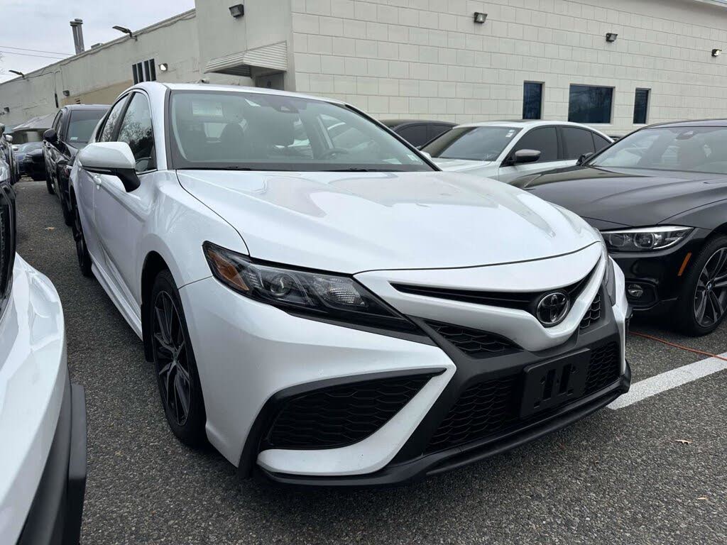 2024 Toyota Camry SE FWD