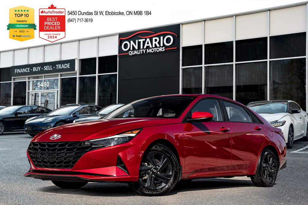 Hyundai Elantra Luxury FWD 2023