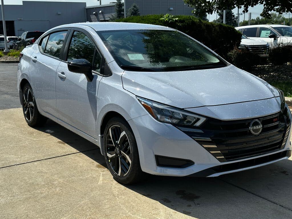 2025 Nissan Versa SR FWD
