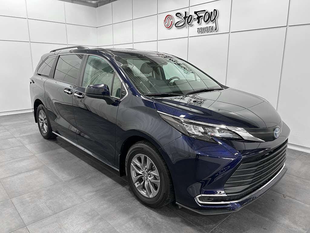 2024 Toyota Sienna XLE 8-Passenger FWD
