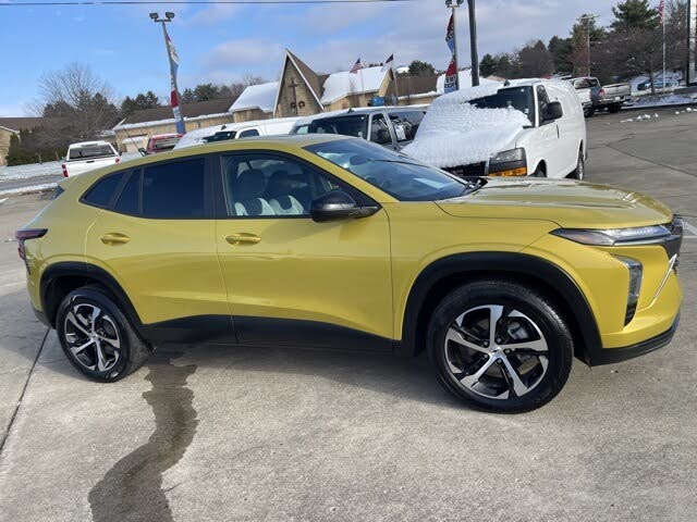 2025 Chevrolet Trax RS with 1RS FWD