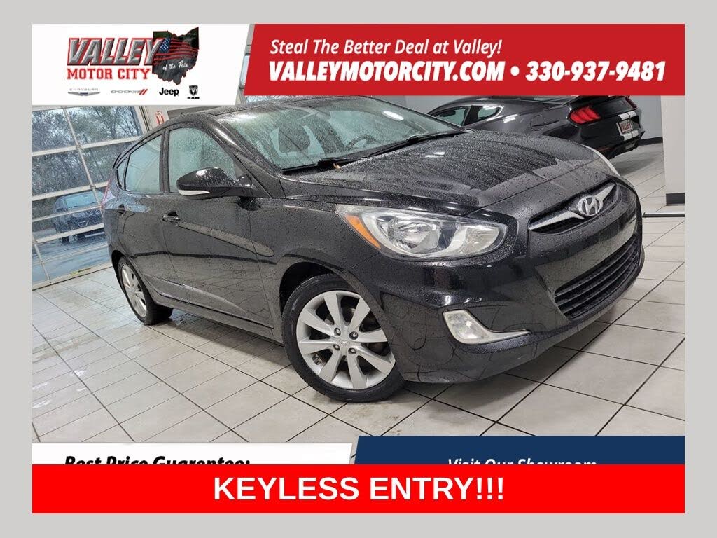 2013 Hyundai Accent SE 4-Door Hatchback FWD