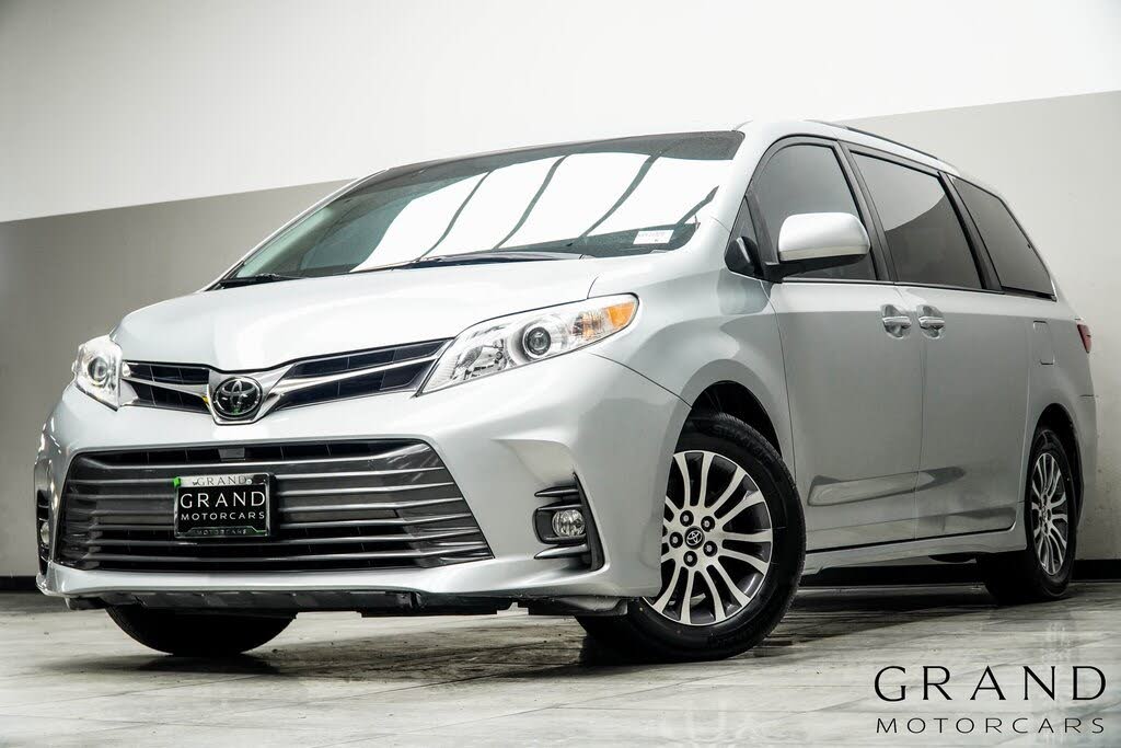 2019 Toyota Sienna XLE 7-Passenger FWD with Auto-Access Seat