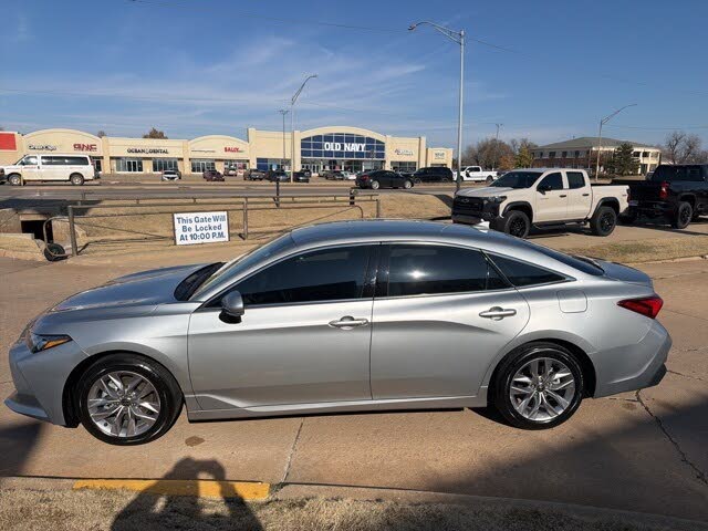 2022 Toyota Avalon Hybrid XLE FWD
